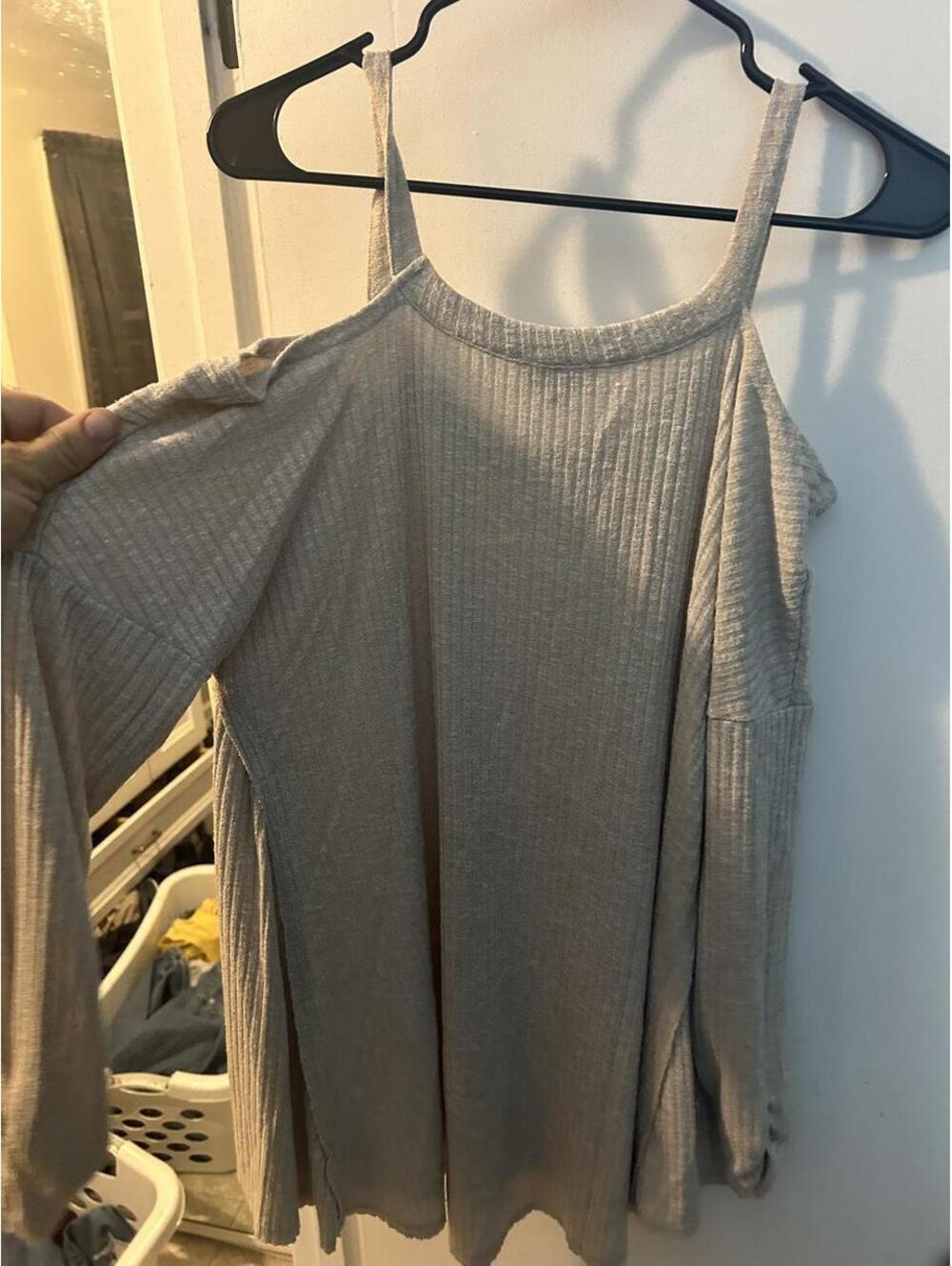 Umgee gray ribbed knit long sleeve dress with open shoulder, size M - Picture 5 of 7
